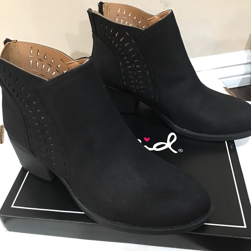 Qupid Black Booties